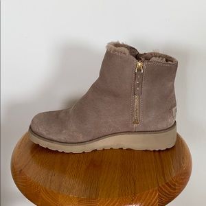 Wedge Zipper Uggs Beige - Women’s 8